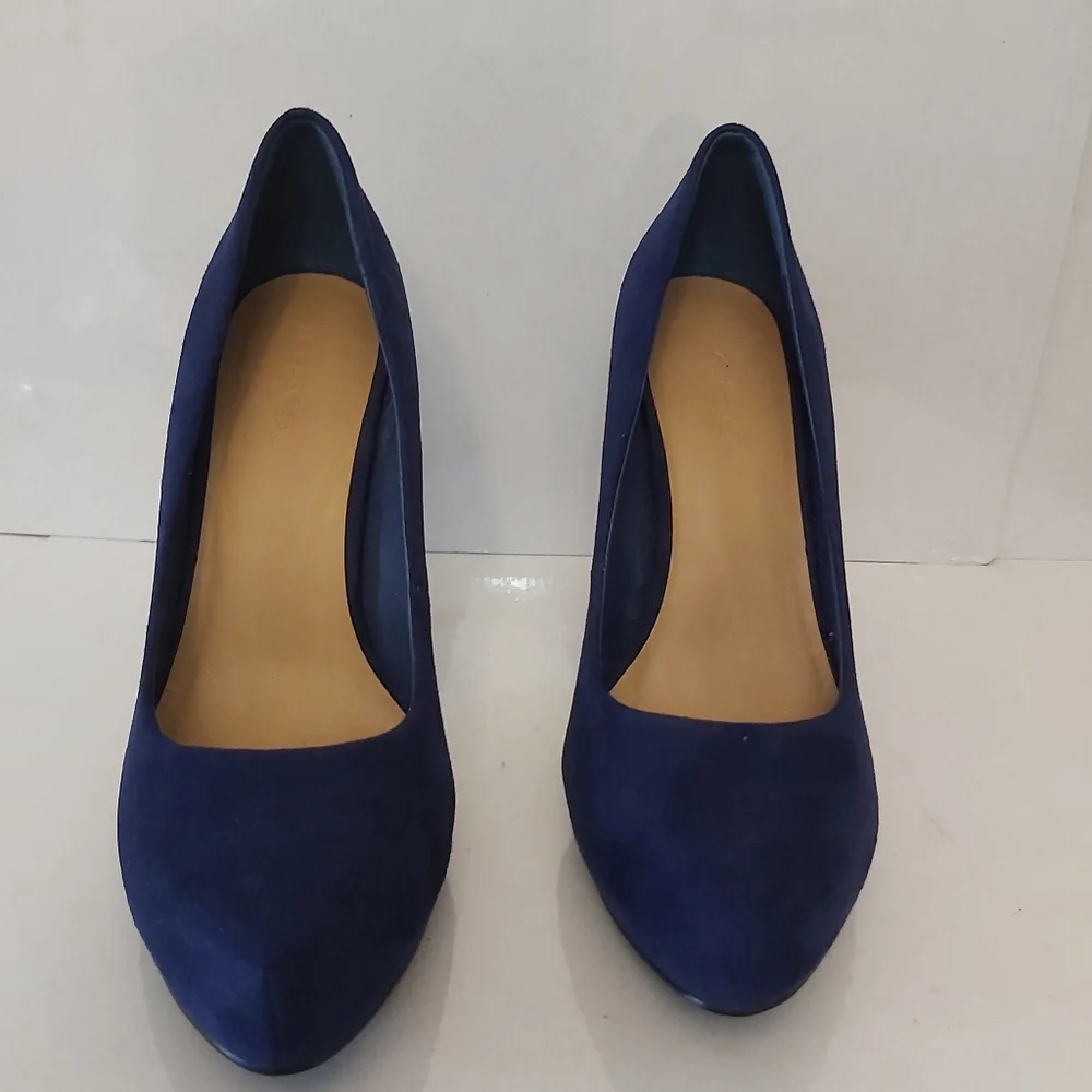 Le Chateau Purple Heels - Picture 3 of 6